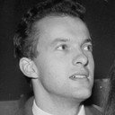 Lennart Lundh als Buster, gäst på Karins party