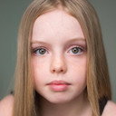 Emily Dargan als Young Lucy