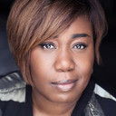 Chizzy Akudolu als Lucy Harding