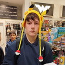 Conan Davies als Idle