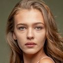 Melisa Döngel als Feride