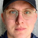 Patrick A. Hansen als Simon