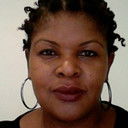 Warona Seane als Dean Karen Richards