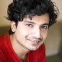 Priyanshu Painyuli als Arjun Sinha