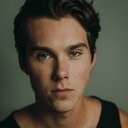 Jeremy Shada als Cody Maverick (voice)