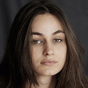 Constance Bascou als Nora Sokolova