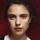 Margaret Qualley als Sam Walden