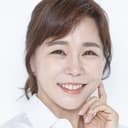 Dong Hyo-hee als English Teacher