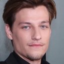 Jake Bongiovi als Julian Bende