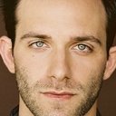 Riley Egan als Adam