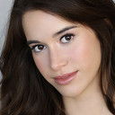 Paulina Alvarez als Izzy