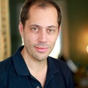 Damien Gouy als Alexis