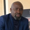 Pheello Kotelo als James Radebe