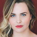 Maddy Foley als Caroline