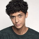 Lucas Alves als Garçom
