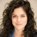 Mariel Neto als Mae