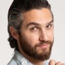 Andreas Phylactou als Newspaper Reporter