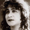 Béatrice Bretty als La belle hôtelière