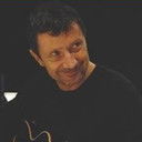 Pierre Jaconelli als Self : Guitare