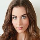 Lyndon Smith als Danielle