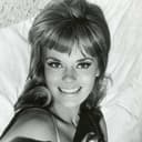 Nina Wayne als Charisma Beauty