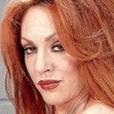 Elizabeth X. als Joan Alton