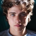 Douglas Smith als Buddy Swanson