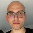 Felix Grohmann als Leo