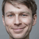 Ben Faulks als Mr Bloom