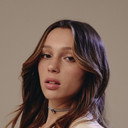 Sarah Toscano als Eletta