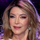 Laura Flores als Camila Ríos de Mondragón