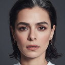 Özge Özpirinçci als Zeynep Taşkın