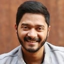 Shreyas Talpade als Dinkar Waghmare