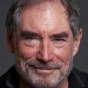 Timothy Dalton als Lester Parnell