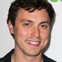 John Francis Daley als Rodney