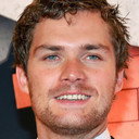 Finn Jones als Barrow