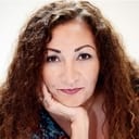 Barbara Gouskos als Mrs. Gataki