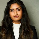 Arasha Lalani als The Coroner