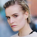 Leonie Landa als Eva Widmann