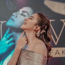 Dita Fakhrana als Host