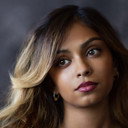 Anjini Taneja Azhar als Harper