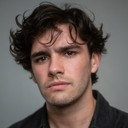 Oisín Thompson als Officer Lowe