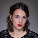 Julie Budria als Sainte-Marguerite Marie