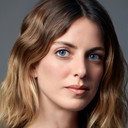 Bige Önal als Tomris Beyoğlu