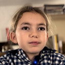Iman Sibony als Lucie/ Habiba/ Policier