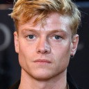 Tom Rhys Harries als Axel Collins