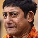Kanchan Mullick als Dheno Chatterjee