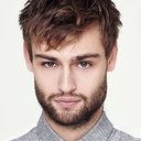 Douglas Booth als Charles Bingley