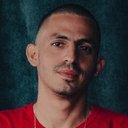 David Santos als Funcionário do Cemitério
