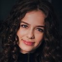 Aryana Engineer als Max